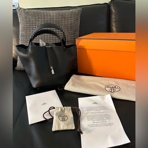 (SOLD)Authentic Hermes Picotin 22 Noir with Silver hardware